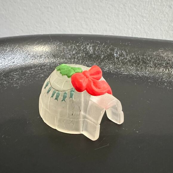 Vintage 1993 Hallmark Merry Miniatures Christmas Eskimo Boy and Igloo - Picture 3 of 8